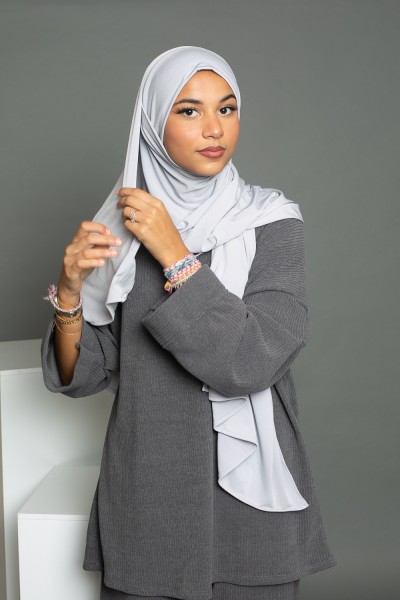 Hochwertiger Hijab aus perlgrauem Sandy-Jersey zum Binden