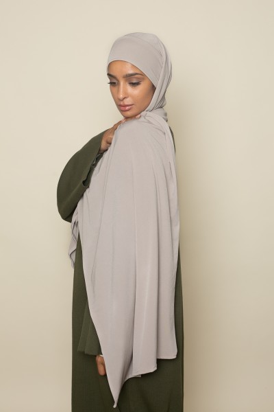 Hijab bereit zum Binden aus hochwertigem Sandy-Jersey in Taupegrau