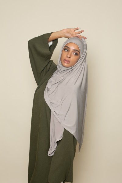 Hijab bereit zum Binden aus hochwertigem Sandy-Jersey in Taupegrau
