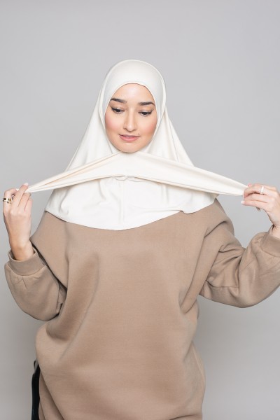 Light beige jersey sports hijab to tie