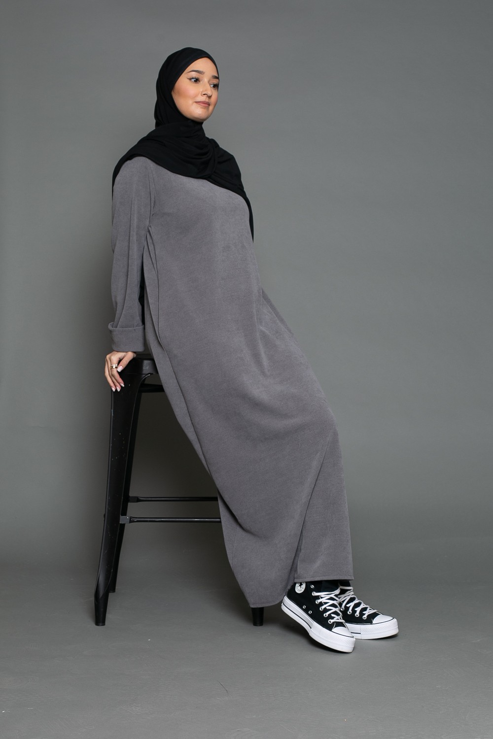 Robe velours grise pour automne hiver. Boutique pas cher pour femme modeste