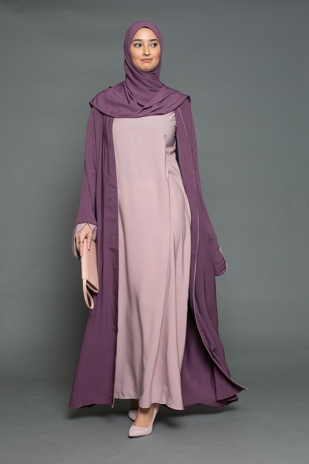 Abaya et hijab chic et classe création en soie de Médine