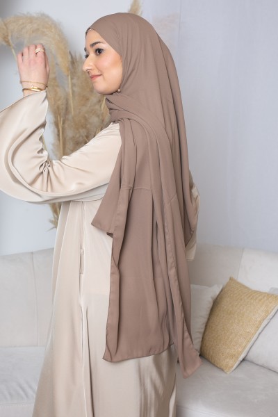 Luxuriöser Hijab aus braunem, taupefarbenem Musselin