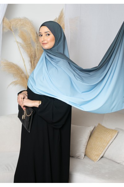 Hijab dégradé bleu. Boutique classe et moderne.