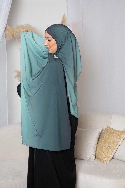Hijab mit grünem Farbverlauf
