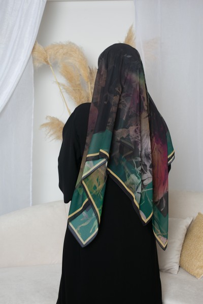 Hijab imprimé carré noir et vert