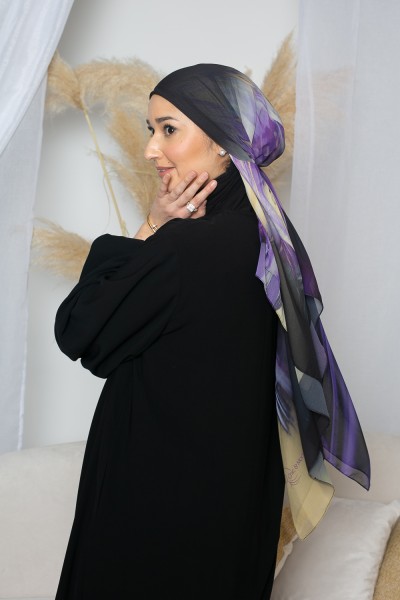 Quadratisch bedruckter Hijab mit Sonnenblume in Lila