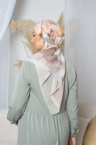 Frühlings-Hijab mit quadratischem Aufdruck