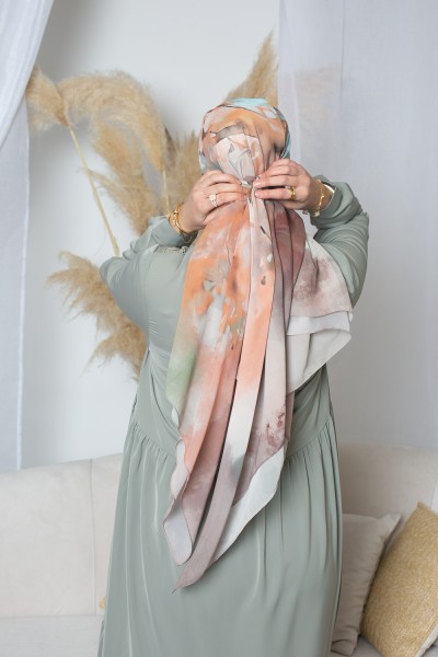 Frühlings-Hijab mit quadratischem Aufdruck