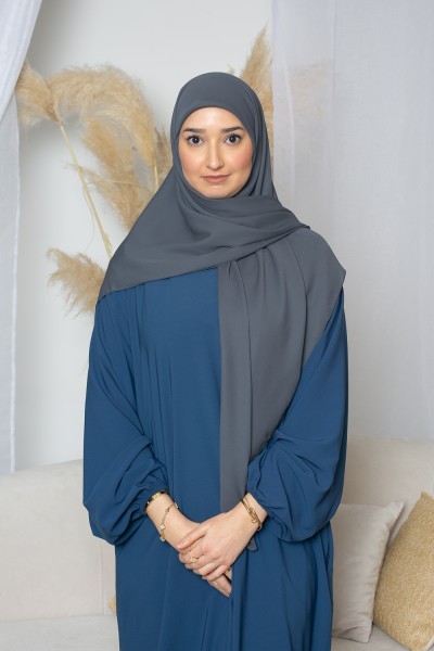 Anthrazitgrauer quadratischer Hijab