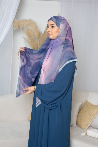 Hijab mit quadratischem Muster in Flammenblau und Rosa