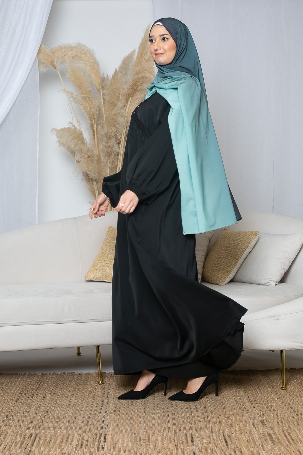 Robe bohème noir pour femme. Boutique prêt à porter musulmane.