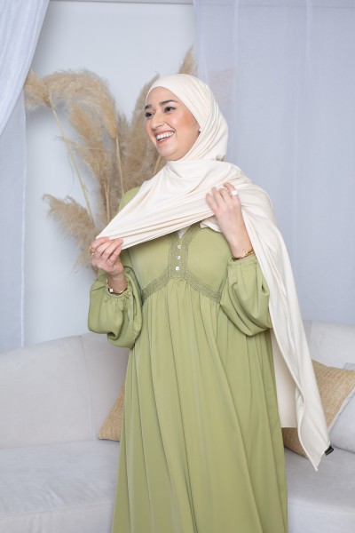 Luxuriöser Hijab aus weichem Jersey, fertig zum Binden, cremebeige
