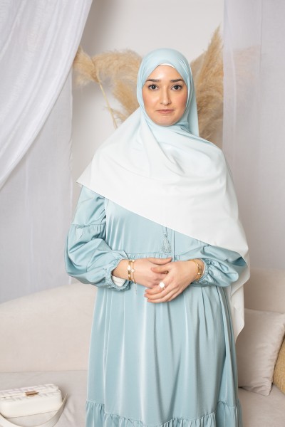 Blau-weißer Hijab mit Farbverlauf