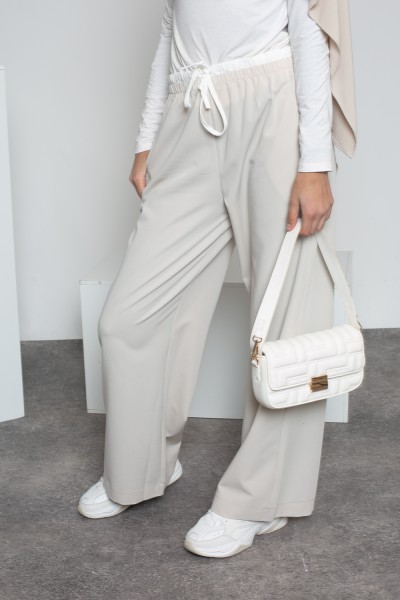 Nude pants with white belt