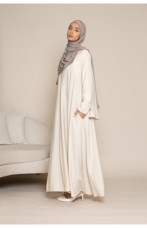 Robe manche large crème pour printemps été. Coupe évasée. Boutique hijab musulmane moderne et pas cher.