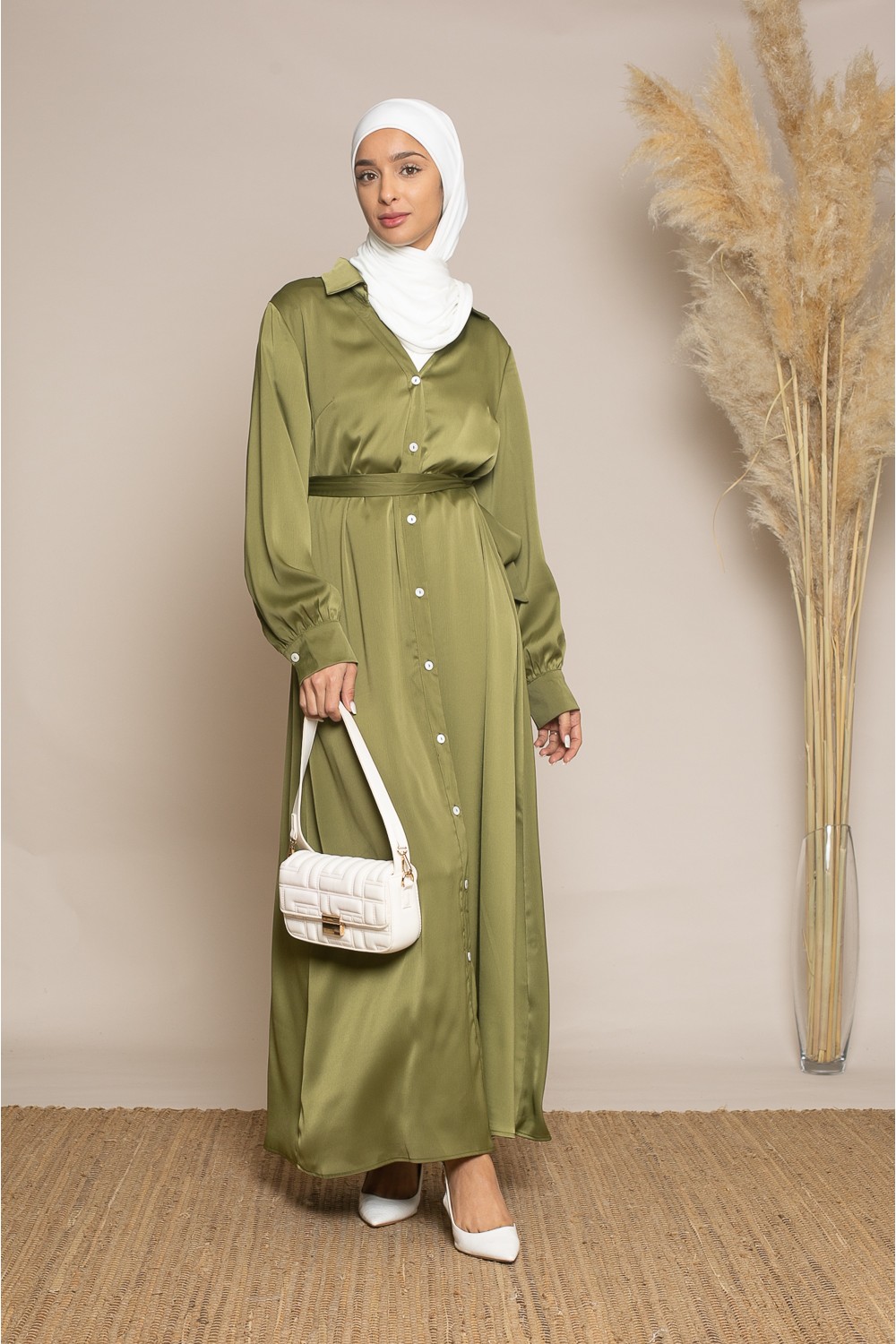 Robe chemise satiné pour femme musulmane. Boutique hijab moderne.