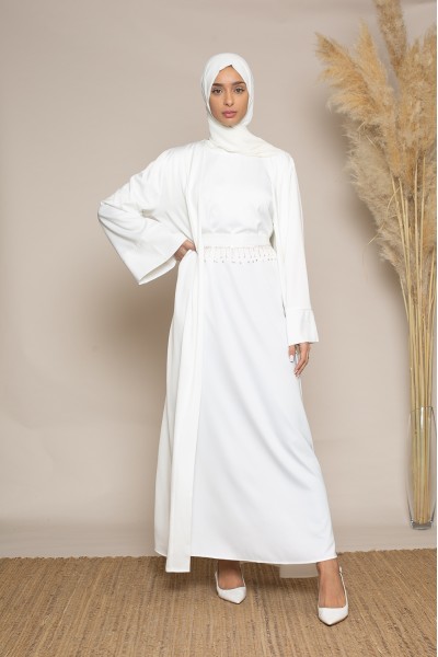 Ensemble chic et classe blanc pour l'eid. Boutique classe de vêtement pour femme musulmane.