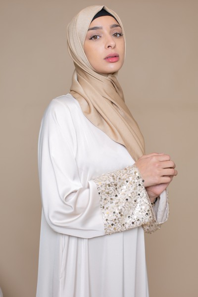 Pailletten-Abaya nackt