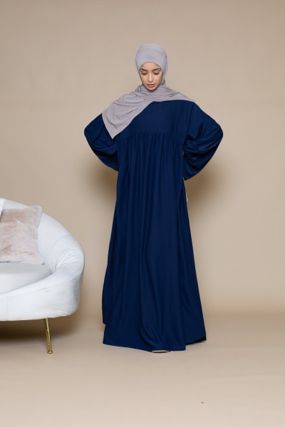 Ultra lockere Abaya mit dunkelblauen Puffärmeln