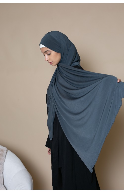 Hijab bereit zum Binden aus...