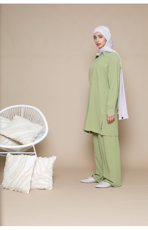 Ensemble chemise longue et pantalon large pour femme musulmane. Boutique hijab moderne prêt à porter pour printemps.
