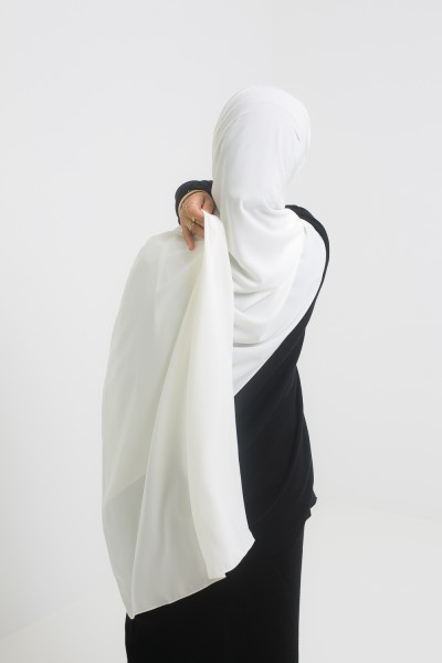 Bindefertiger Hijab aus cremefarbener Medina-Seide