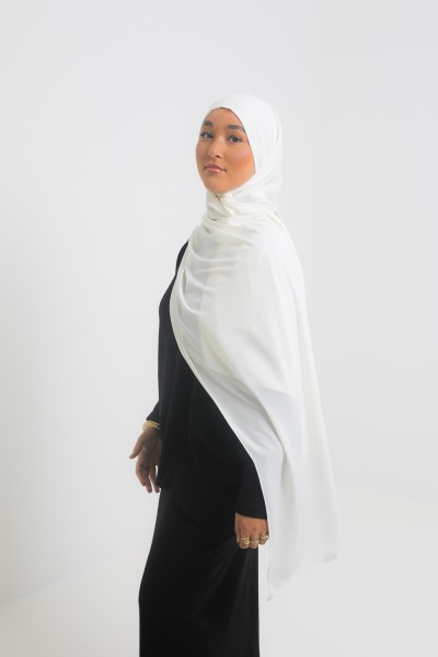 Bindefertiger Hijab aus cremefarbener Medina-Seide