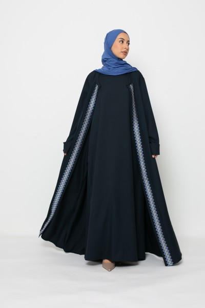 Klassisches blaues Unterkleid