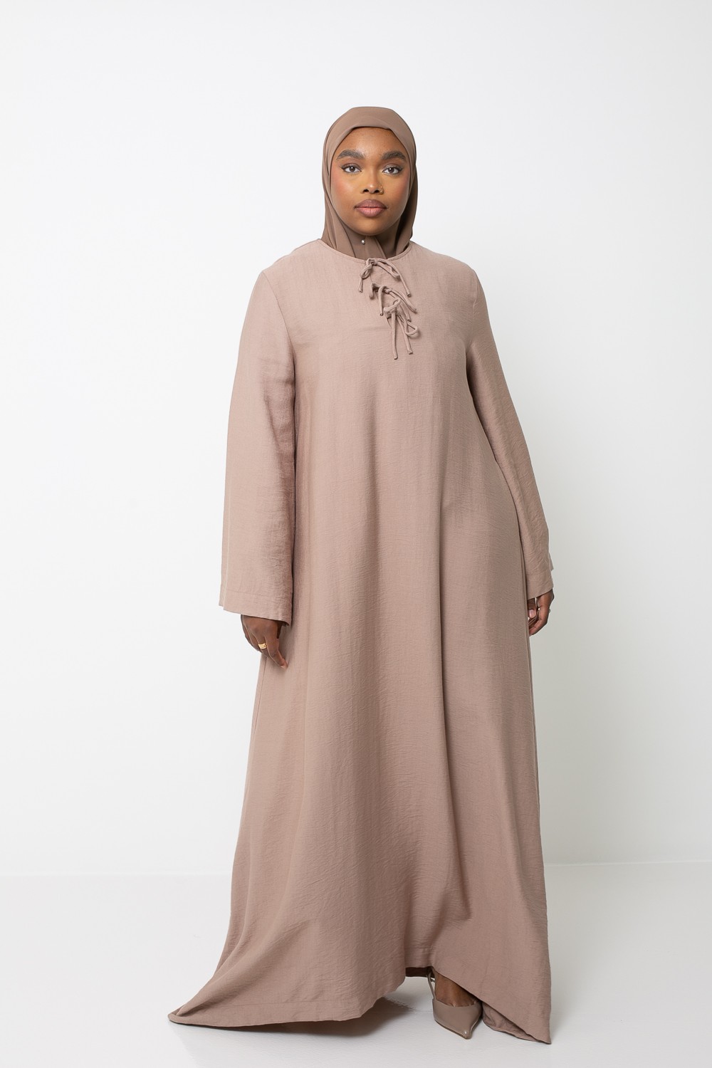 Robe tall pour grande taille coupe évasée. Pour femme musulmane moderne.