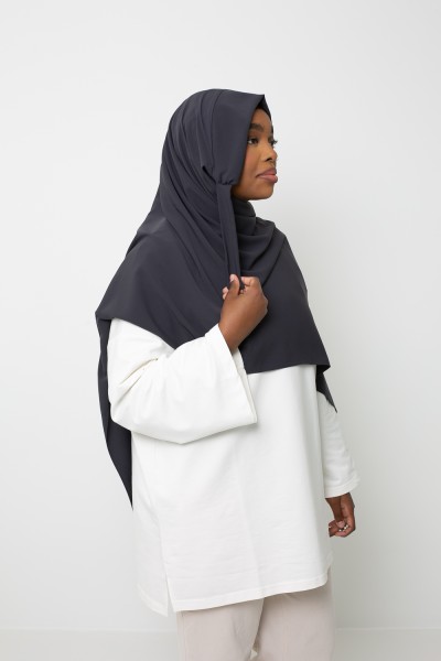 Bindefertiger Hijab aus anthrazitgrauer Medina-Seide