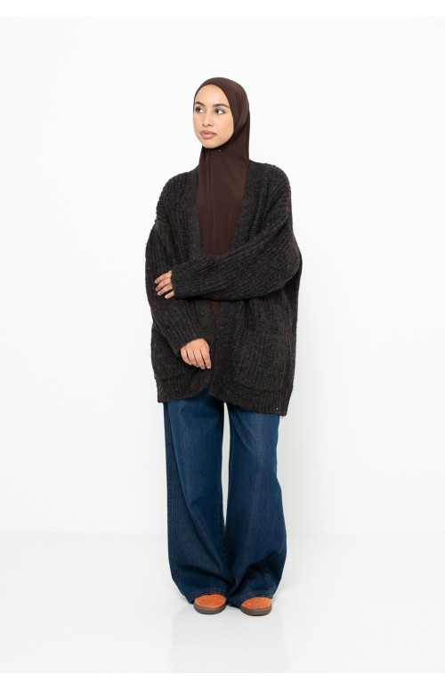 Gilet grosse maille marron à poche pour femme moderne musulmane. Boutique hijab.