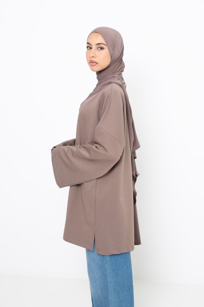 Loose-fitting dark taupe cotton top