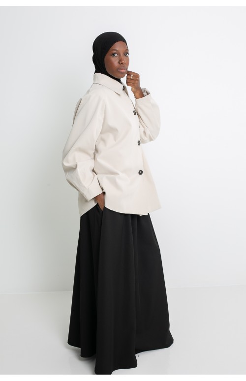 Trench court moderne crème pour femme musulmane. Boutique hijab mode.
