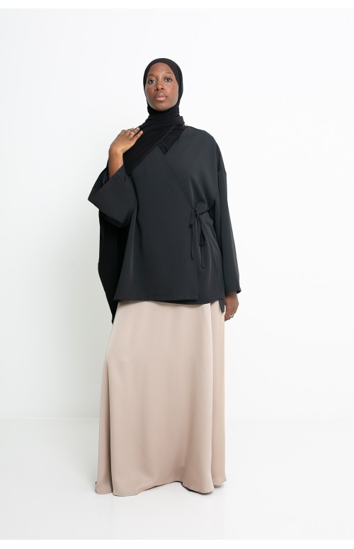 Jupe satinée évasée beige. Boutique femme modeste et moderne