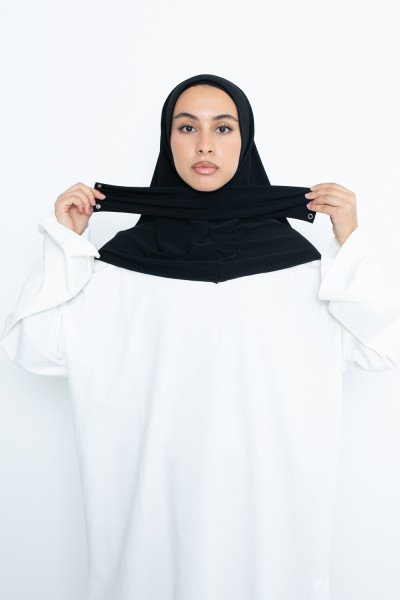 Einfacher schwarzer Hijab