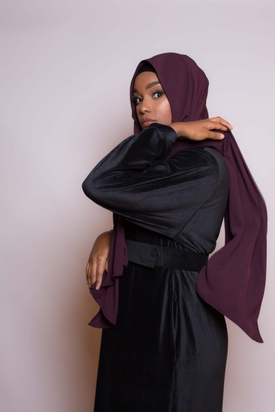 Auberginenfarbener Medina-Seiden-Hijab