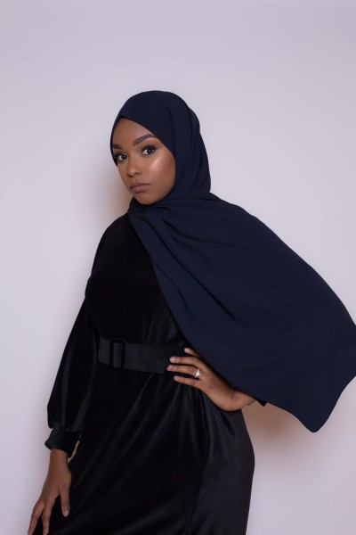 Hijab soie de médine bleu foncé boutique femme musulmane
